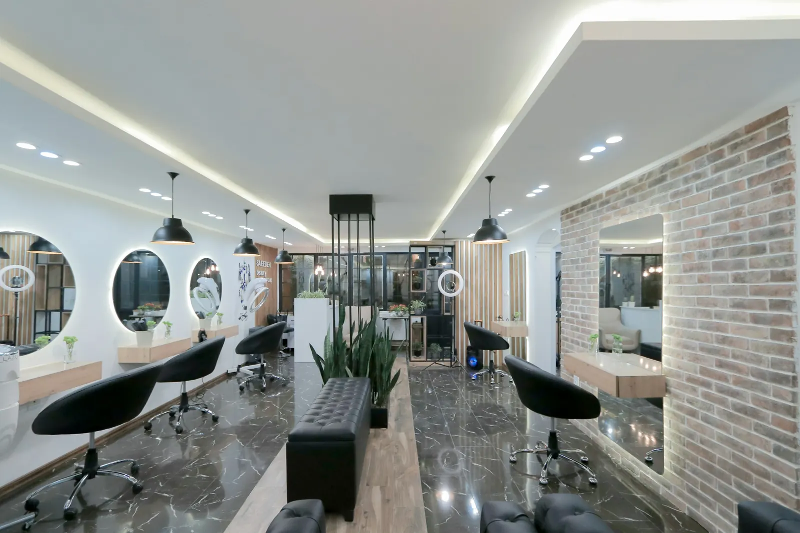 Blick durch den Salon